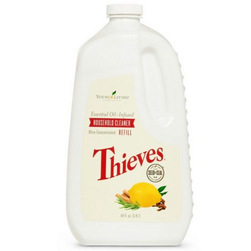 Een fles Young Living Thieves house hold cleaner refill van 1.8 liter